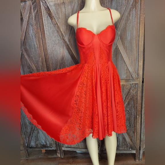 Guess Dancer, Lace, Satin, Corset Dress, Color Red, Size 2 - Picture 7 of 8